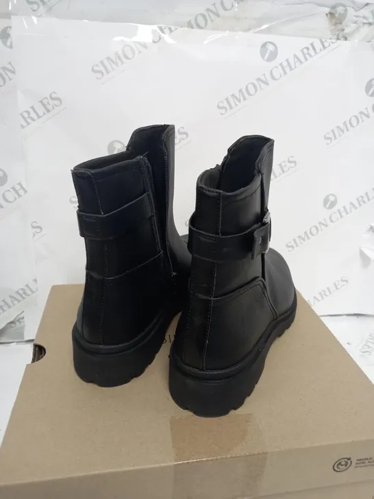 BOXED CLARKS BLACK LEATHER CALLA MID LOW BOOTS 