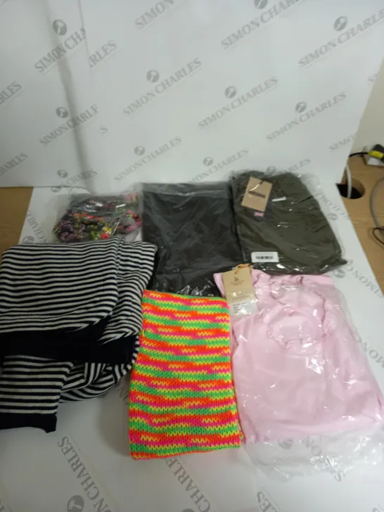 BOX OF APPROX. 50 ASSORTED CLOTHING VARYING IN SIZE/COLOUR/STYLE TO INCLUDE:  TOPS, TROUSERS, JUMPERS