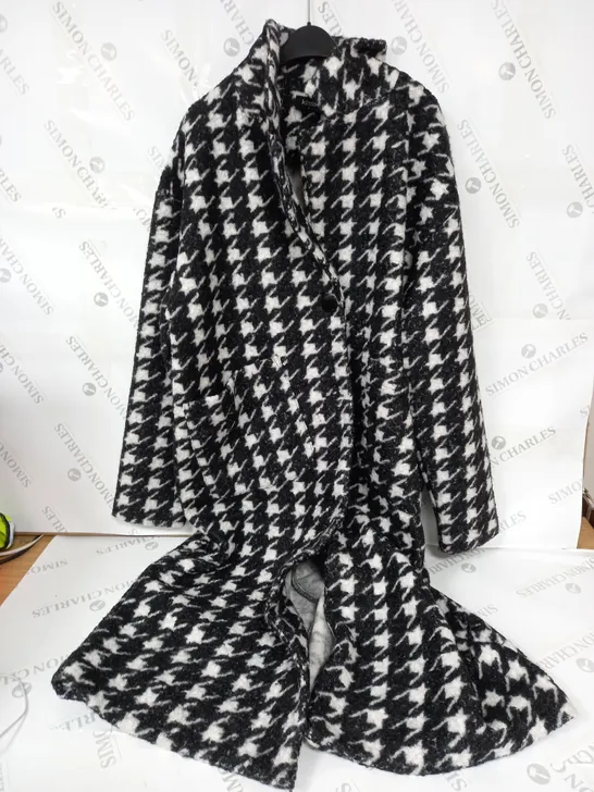 KLASS BUTTON UP CARDIGAN IN BLACK/WHITE - XL