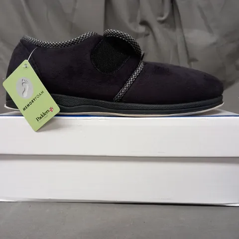 BOXED PAIR OF PADDERS HARRY SLIPPERS IN BLACK SIZE 9