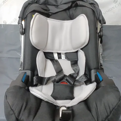 DOONA PLUS CAR SEAT AND STROLLER BLACK