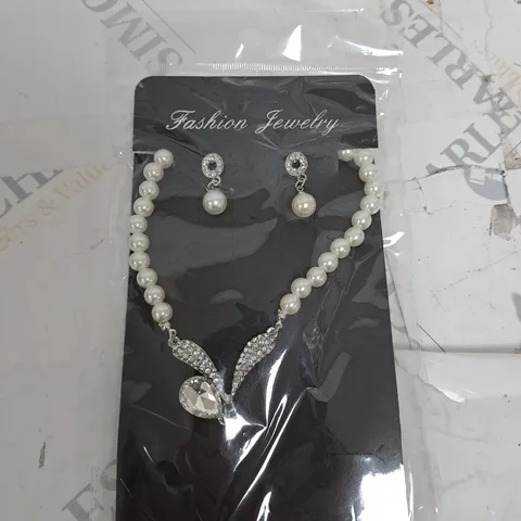 PACKAGED FASHION JEWLERY SET