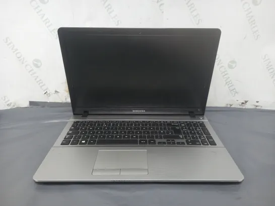 SAMSUNG 370R4E/370R4V/370R5E/3570RE/370R5V 15 INCH	I3-3110M 2.40GHZ