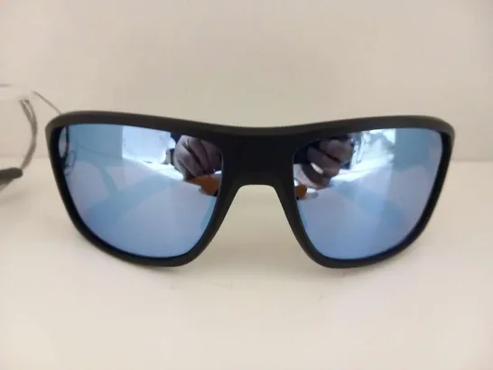 BOXED OAKLEY SUNGLASSES