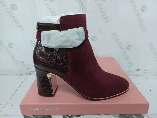 PAIR OF MODA IN PELLE LORI ANKLE BOOTS - BURGUNDY - SIZE 39