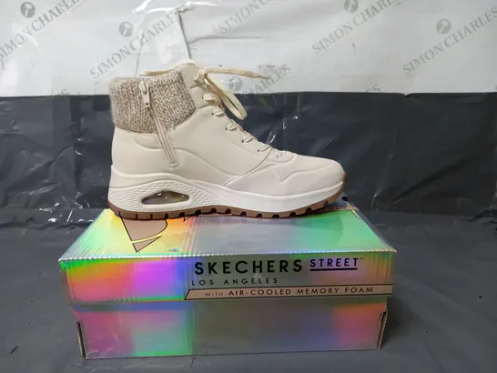 SKECHERS ANKLE BOOTS CREAM SIZE 7