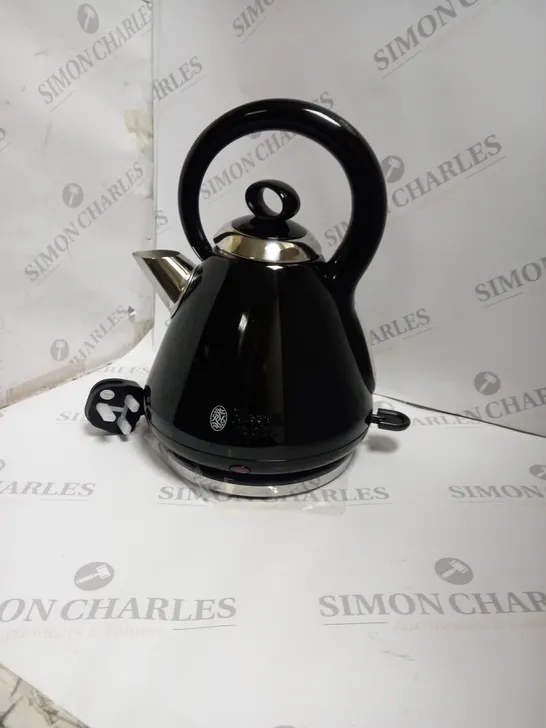 BOXED RUSSELL HOBBS TRADITIONAL KETTLE - BLACK. 