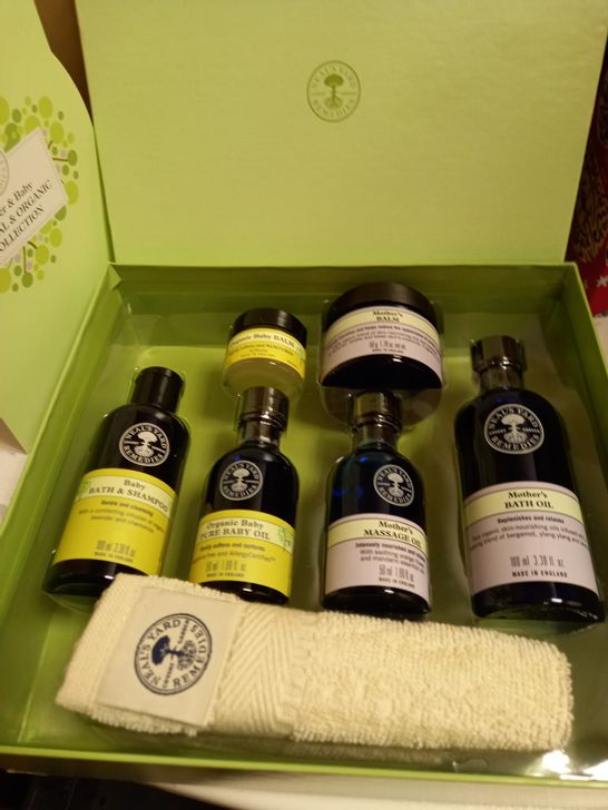 NEAL'S YARD REMEDIES - MOTHER & BABY NATURAL AND ORGANIC COLLECTION - GIFT/PRESENTATION SET