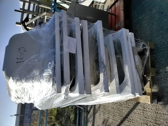 PALLET OF APPROXIMATELY 10 MIXED BATHSTROE BATHS