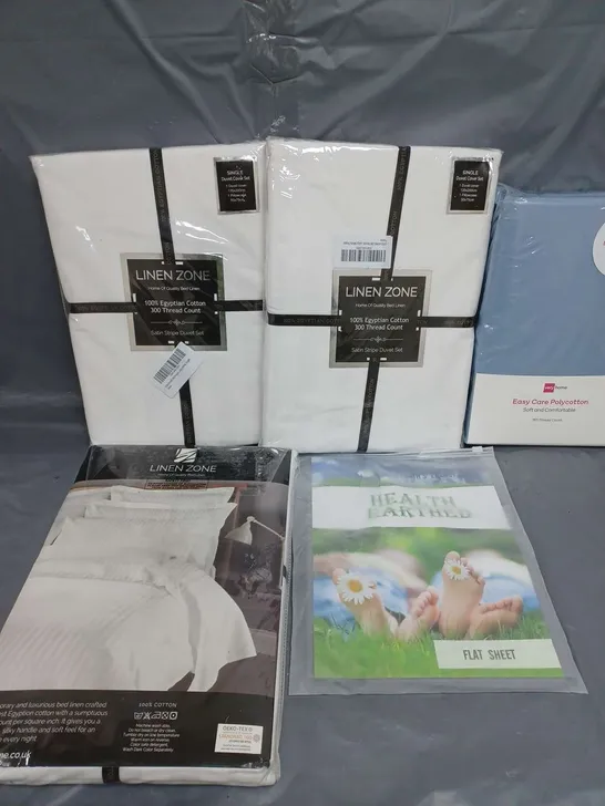 LOT OF 5 ASSORTED BEDDING TO INCLUDE VERY HOME FITTED SHEET AND LINEN ZONE SINGLE DUVET SETS