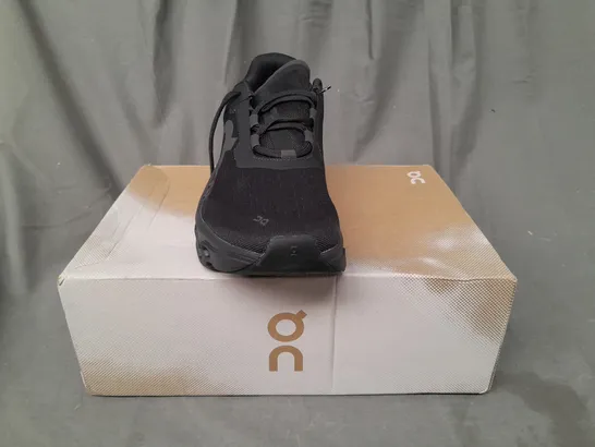 BOXED PAIR OF ON RUNNING CLOUDMONSTER TRAINERS IN BLACK UK SIZE 9