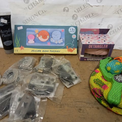BOX OF APPROX 5 ASSORTED ITEMS TO INCLUDE SEALIFE MINI PUZZLE, BLACK ACRYLIC PAINT, HAIRBRUSH