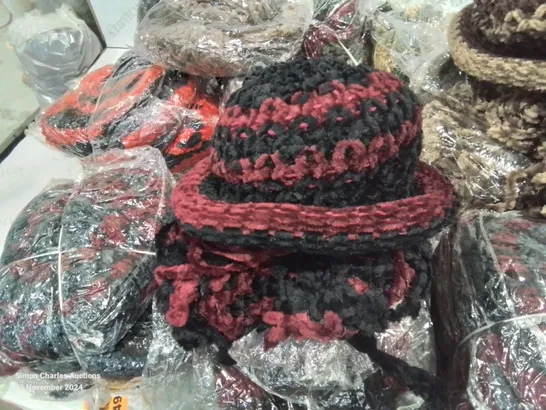 LOT CONTAINING LARGE AMOUNT OF BAGGED WOOLEN HATS IN VARIOUS COLOURS AND DESIGNS 