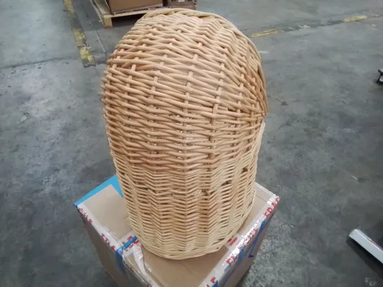 WICKER FOOD STORAGE CONTAINER