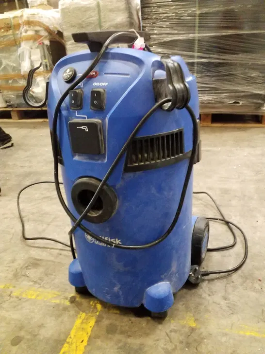 NILFISK MULTI II 30T VACUUM 