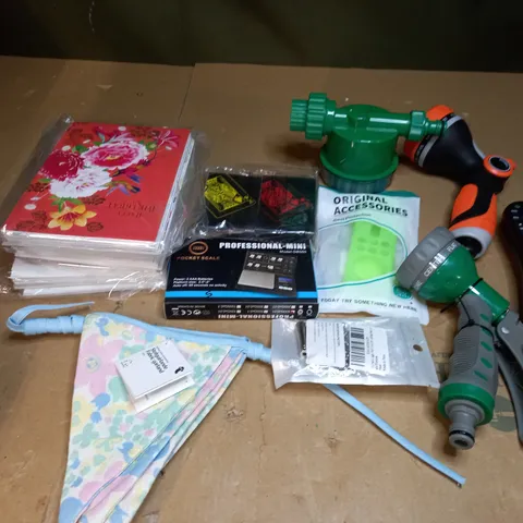 LOT OF APPROXIMATEY 15 ITEMS TO INCLUDE HOSE GUNS, GOLDEN BEADS PROFESSIONAL-MINI, TV REMOTE, ETC