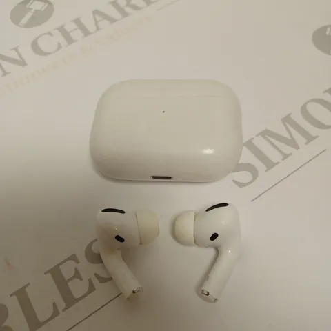 APPLE AIRPODS (2019) WIRELESS EARPHONES 