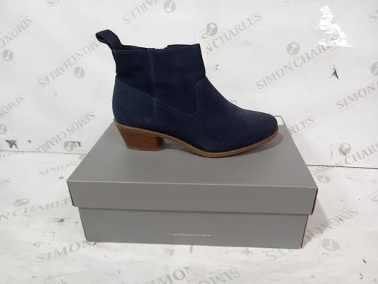 BOXED PAIR OF VIONIC LOW HEEL ZIP-UP BOOTS IN NAVY UK SIZE 6