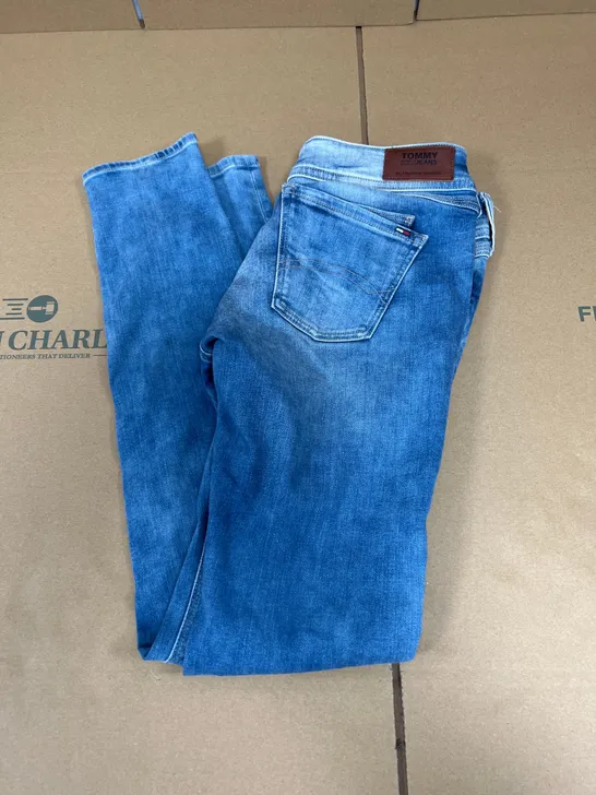 TOMMY JEANS SIZE 26/32 LIGHT BLUE JEANS 