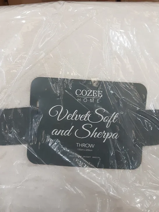 BOXED COZEE VELVET SOFT AND SHERPA THROW , 150 X 200 CM , X5PCS