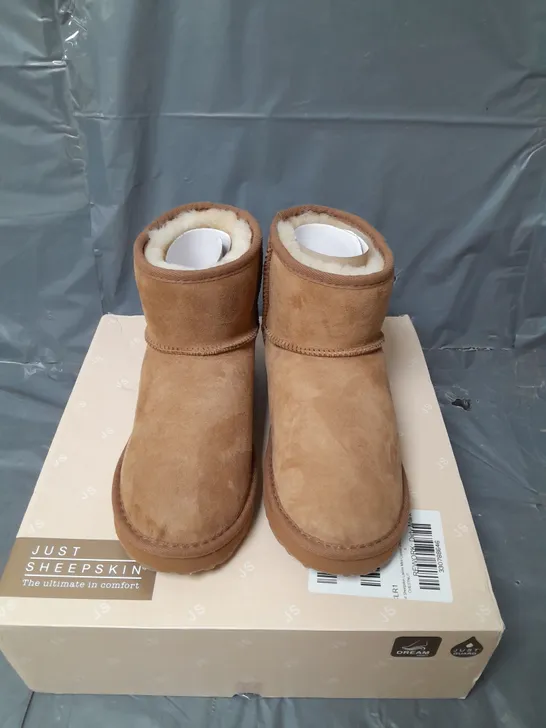 JUST SHEEPSKIN LADIES MINI CLASSIC SHEEPSKIN BOOT - CHESTNUT SIZE 6 