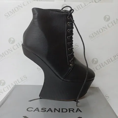 BOXED PAIR OF CASANDRA PLATFORM SHOES IN BLACK SIZE 5