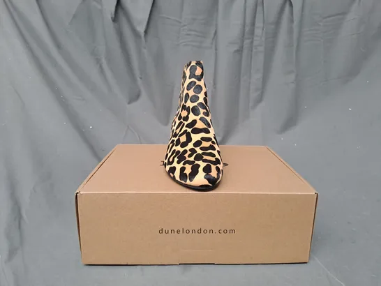 BOXED PAIR OF DUNE LONDON PIPPIE LEOPARD ANKLE BOOTS SIZE 5