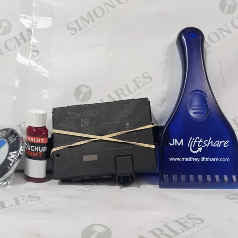 BOX OF APPROXIMATELY 10 ASSORTED CAR AND VEHICLE PARTS AND ACCESSORIES TO INCLUDE JM LIFTSHARE SCRAPER, TOUCHUP PAINT, BMW CAR BADGE, ETC