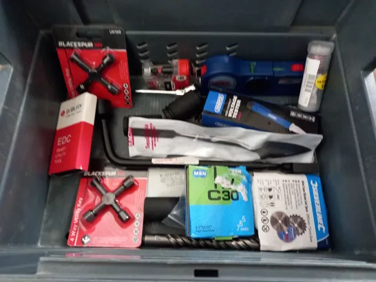 LOT OF ASSORTED TOOLS AND DIY ITEMS TO INCLUDE NUT DRIVERS, BATTERY TESTER AND VOLTAGE TESTER