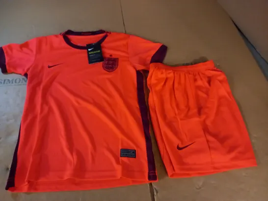 ENGLAND KIDS FOOTBALL SHIRT AND SHORTS IN FLUO ORANGE - 24