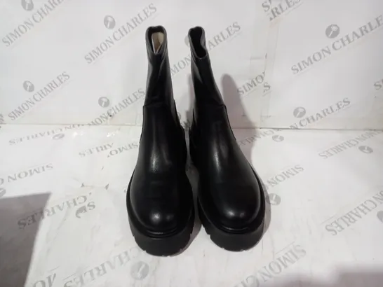 CARVELA STRIDE SOCK BLACK LEATHER ANKLE BOOTS SIZE 38