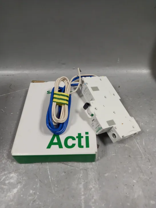 BOXED SCHNEIDER RCBO 10 AMP 30MA ACTI9 - A9D11810