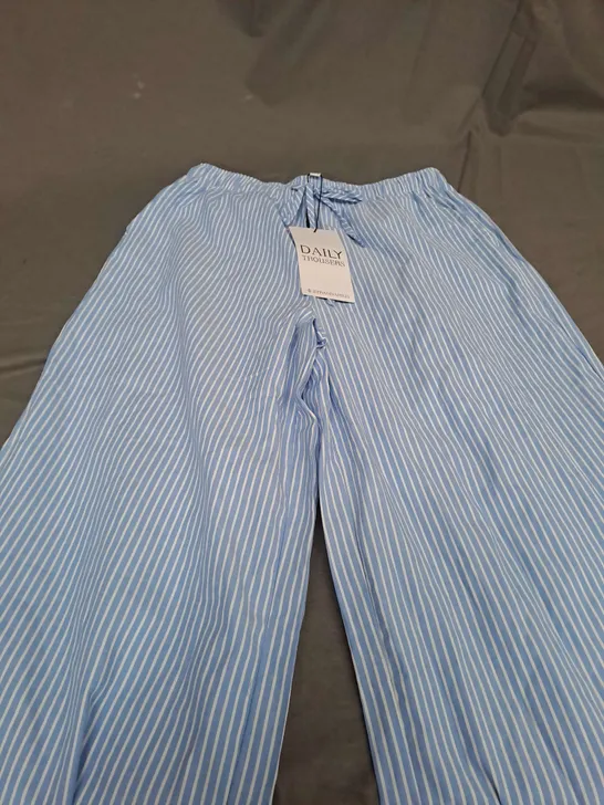 STRADIVARIUS LIGHT BLUE & WHITE BAGGY TROUSERS - EUR XS