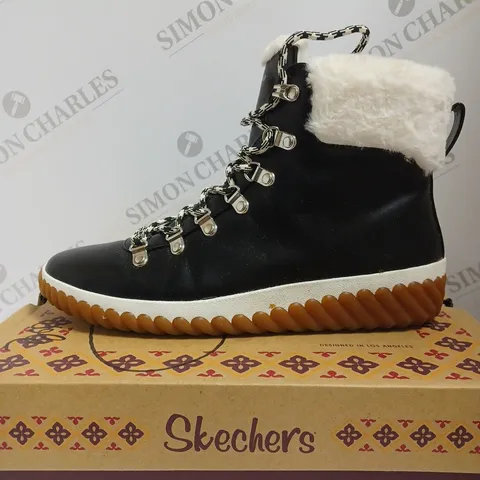 BOXED SKECHERS NO REGRET BOOTS, BLACK - SIZE 7