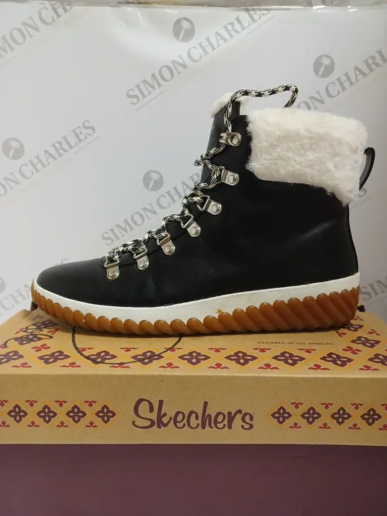 BOXED SKECHERS NO REGRET BOOTS, BLACK - SIZE 7