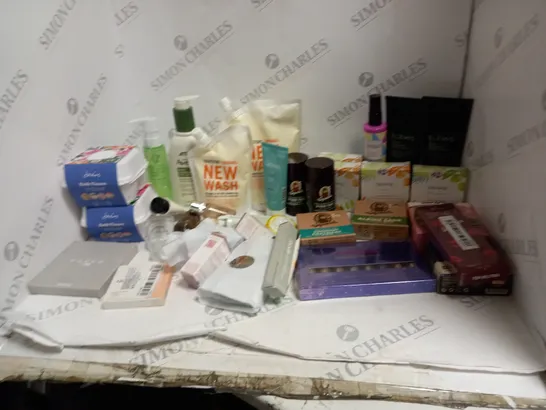 BOX OF ASSORTED COSMETICS TO INCLUDE AVEENO, TROPIC, ELEMIS, DR SQUATCH ETC