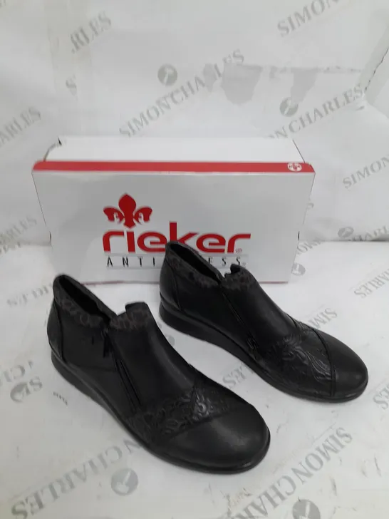 BOXED PAIR RIEKER LEATHER DOUBLE ZIP WATER RESISTANT BOOTS IN BLACK SIZE 6