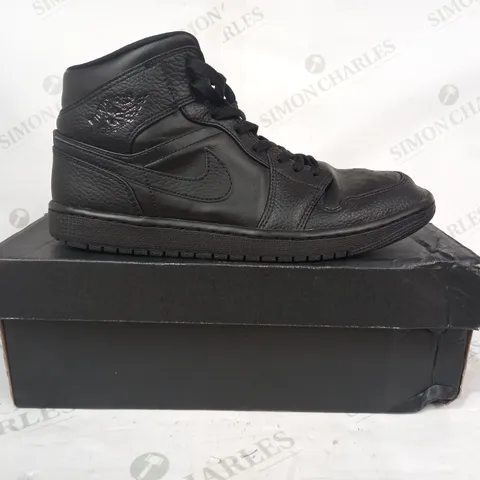 BOXED PAIR OF NIKE AIR JORDAN 1 MID SHOES IN BLACK UK SIZE 9