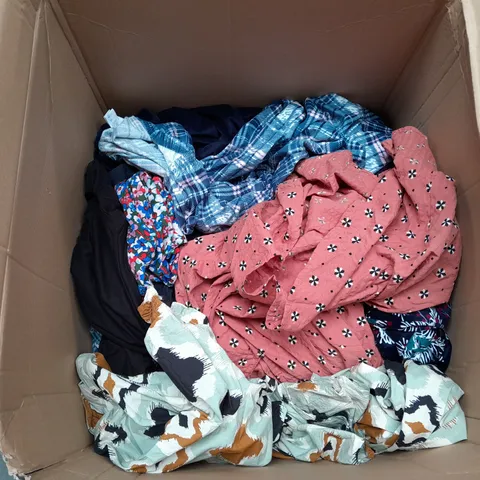 BOXED LOT OF APPROX 25 ITEMS OF LADIES CLOTHING TO INCLUDE TOPS, DRESSES AND PYJAMAS