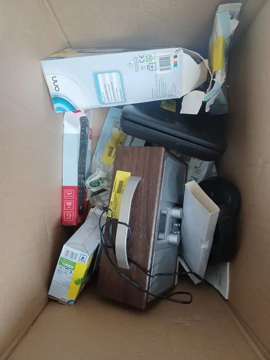 BOX OF APPROXIMATELY 15 ASSORTED ELECTRICAL PRODUCTS TO INCLUDE CHARGING CABLES, LANDLINE PHONE, HEADPHONES ETC