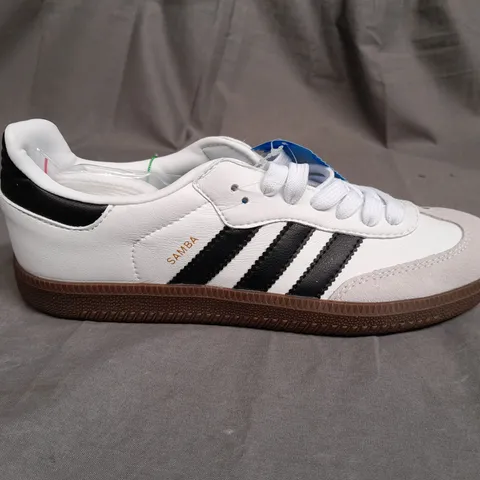 PAIR OF ADIDAS SAMBA LEATEHR TRAINERS SIZE UK 7.5