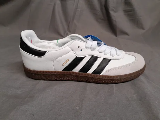 PAIR OF ADIDAS SAMBA LEATEHR TRAINERS SIZE UK 7.5