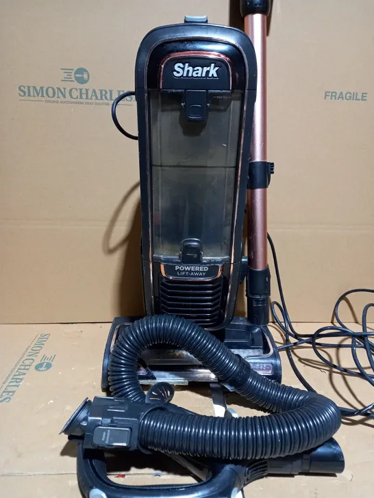 SHARK DUO CLEAN POWERED LIFT AWAY CORDED VACUUM AZ950UKT