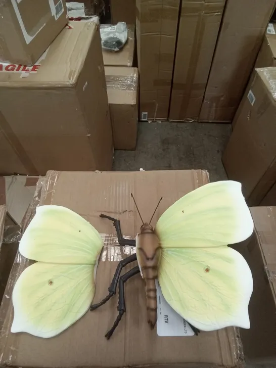 BOXED BUTTERFLY ORNAMENT 