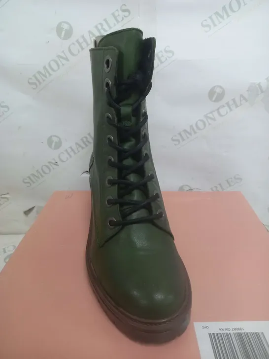 BOXED PAIR OF MODA IN PELLE BELLZIE LACE UP BOOTS IN GREEN SIZE 4