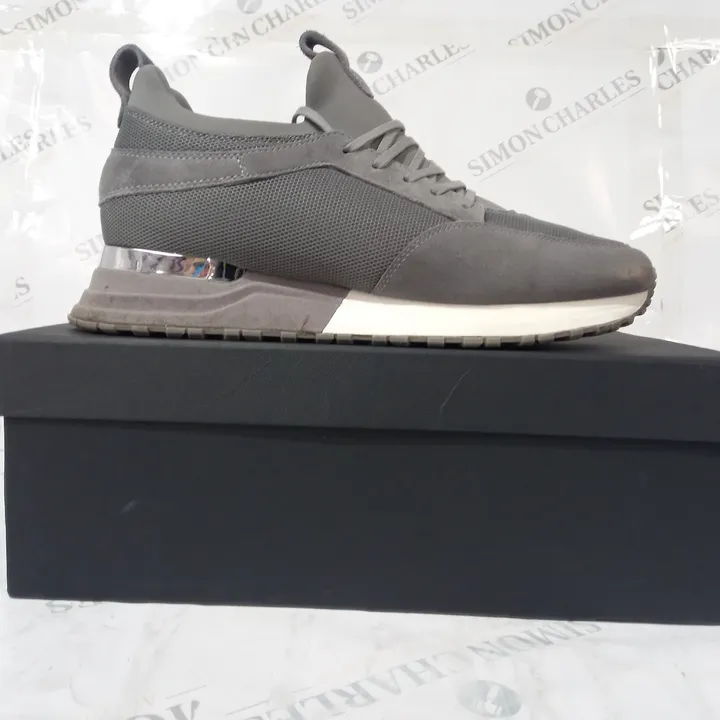 ARCHWAY 2.0 SHOES IN GREY UK SIZE 11 4616462Simon Charles Auctioneers