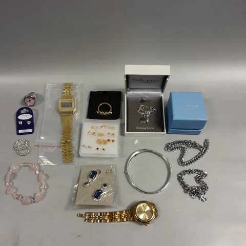 APPROXIMATELY 30 ASSORTED JEWELLERY PRODUCTS TO INCLUDE RINGS, BRACELETS, WATCHES ETC 