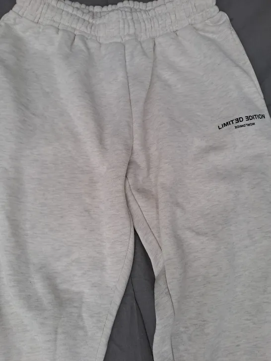 BOOHOO MAN RELAXED FIT LIMITED JOGGERS IN GREY SIZE LARGE