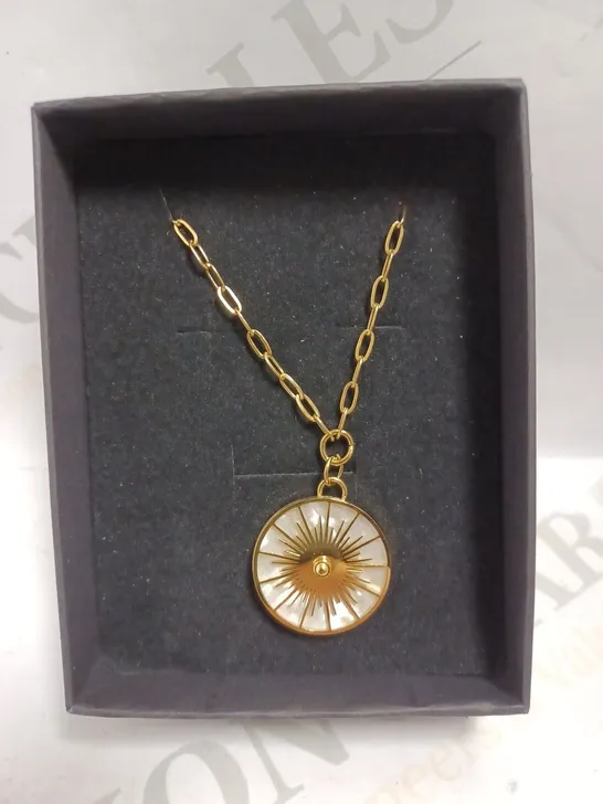 BOXED GOLD EFFECT PENDANT NECKLACE