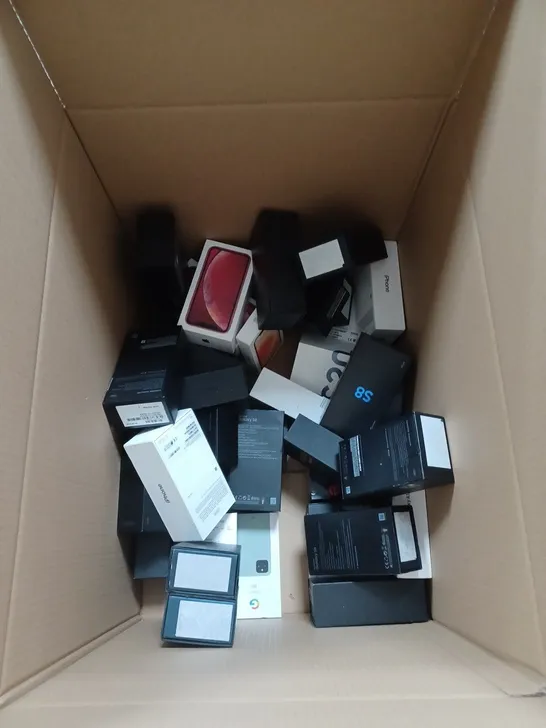 APPROXIMATELY 25 MOBILE PHONE DISPLAY CASES FOR IPHONE, SAMSUNG AND HUAWEI ETC